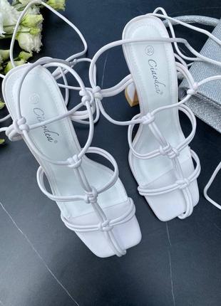Босоножки на высоких шнуровках на каблуке6 фото