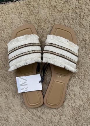 Шльопанці zara