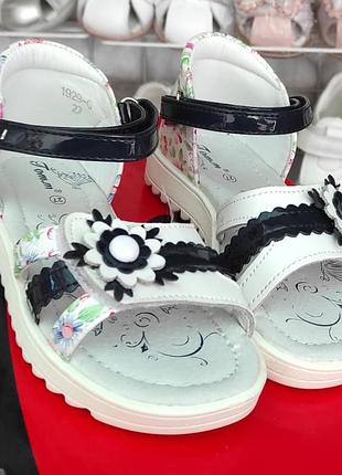 Шкіряні босоніжки сандалі для дівчинки з п'ятою для дівчинки на