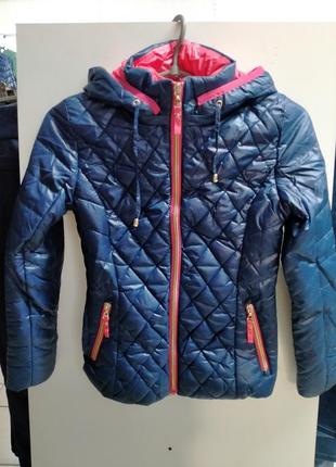 Курточка дівчача,демісезонна,синя з рожевим,з капюшоном.
ю-4083.ціна-450грн
розміри:s.