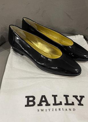 Лакові лодочки bally