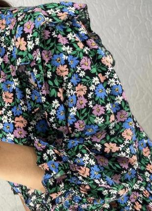 Натуральное платье-рубашка из вискозы с укороченными рукавами в цветочный принт5 фото
