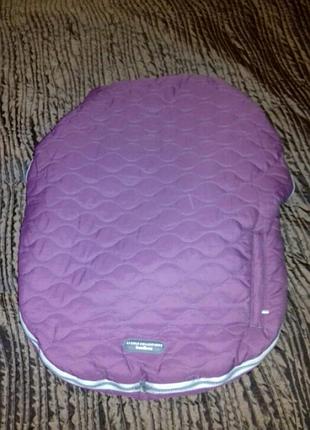 Фірмовий чехол на автокрісло