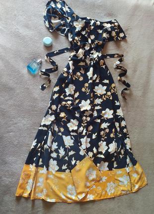 Шикарное качественное длинное платье с оборкой со спущенными плечами с разрезами на ножках на поясе1 фото