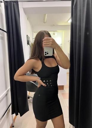 💙💛 черное маленькое облегающее платье с утяжкой bershka