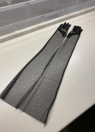 Длинные элегантные прозрачные фатиновые перчатки из сетки фатина для фото в сеточку3 фото