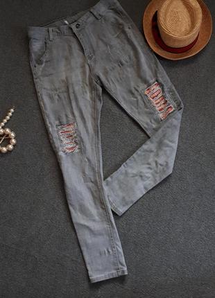 Стильные серые джинсы рваные с потертостями вставками / розпродаж