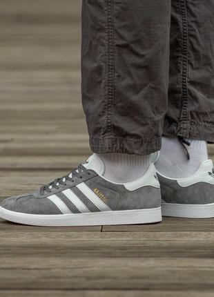 Женские кроссовки adidas gazelle grey white 38-396 фото