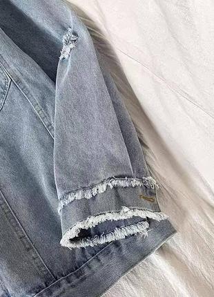 Стильна рвана джинсова куртка2 фото