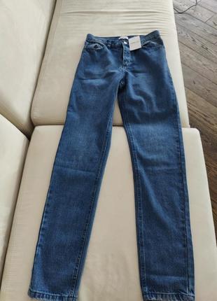 Невероятные трендовые джинсы с разрезами на попе 👖2 фото
