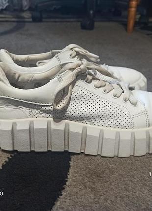 Кроссовки кеды кожаные.