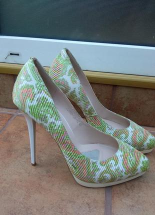 Продам абсолютно новые женские туфли га шпильки 40 размер2 фото
