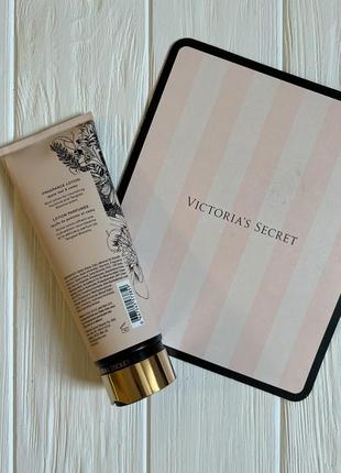 Увлажняющий лосьон tangled blooms из лимитированной серии untamed victoria's secret2 фото