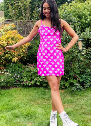Розовое платье на бретельках с пайетками2 фото