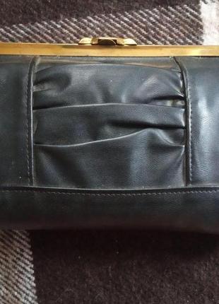 Чорна сумка кожзам клатч ретро чорний із золотою застібкою1 фото