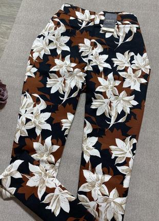 Новые! коттоновые брюки в цветочный принт.3 фото
