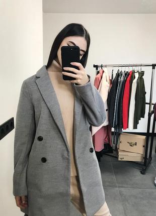 Класне класичне сіре пальто від hm