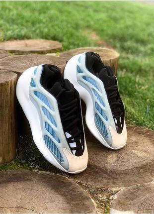 Кросівки yeezy boost 700 v3 kyanite 💙🤍2 фото