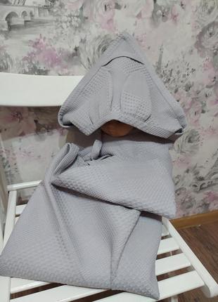 Полотенце вафельное детское с капюшоном зайка 1*1 м серый подарок1 фото