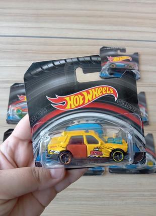 Базовые машинки hot wheels, металлические3 фото