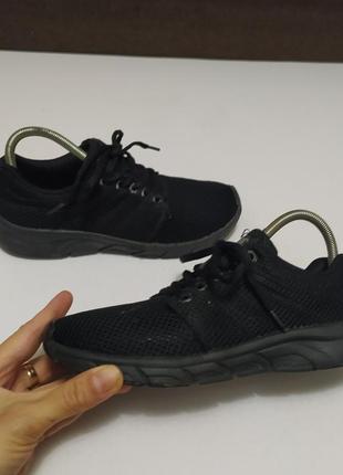 Легкі кросівки сіточки на пінці fabric