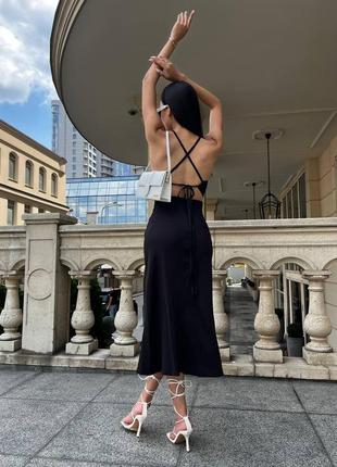 Черное легкое платье из штапеля с открытой спиной6 фото