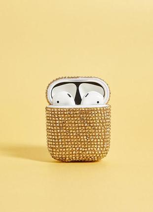 Чехол под airpods от urban outfitters