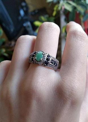 Серебряное кольцо с изумрудом и сапфирами