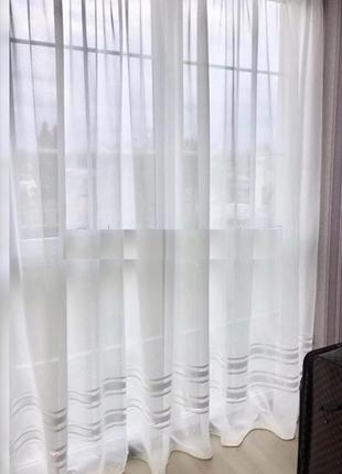 Льняний тюль з білими смужками по низу тканини.