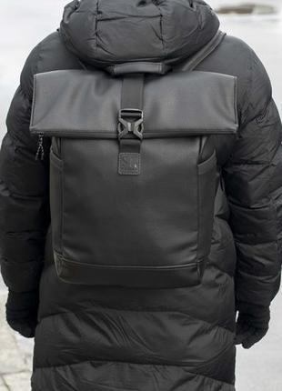 Міський якісний чоловічий рюкзак rolltop чорний із екошкіри стильний повсякденний молодіжний роллтоп5 фото