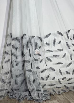 Ткань для тюля с вышитым низом «серые перья» арт16, белый фатин1 фото