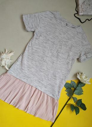 Стильное платье с юбкой плиссе