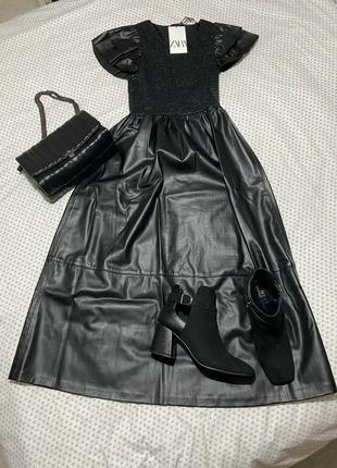 Zara черное платье из искусственной кожи7 фото