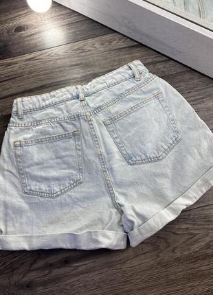 Крутые светлые джинсовые шорты с подвернутым низом в стиле levi's, denim co3 фото