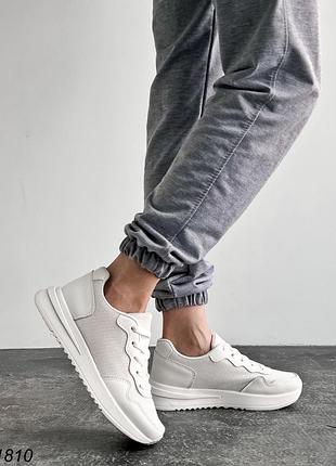 Белые базовые кроссовки с сеткой