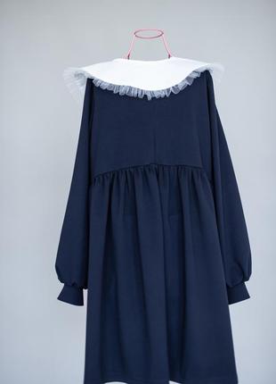 Плаття шкільне темно-синє з білим фатиновим коміром, шкільна форма для дівчинки темно-синя7 фото