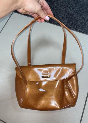 Лакова шкіряна сумка багет коричнева сумка з довгими ручками longchamp лаковая сумка оригинал