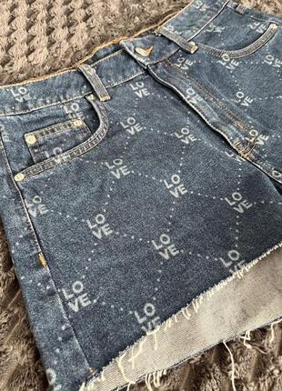 Новые джинсовые шорты h&amp;m by divided в размере 38 м в принт love4 фото