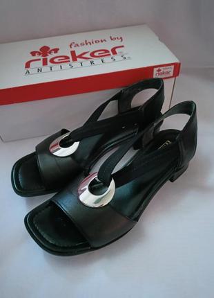 Черные босоножки от бренда rieker1 фото