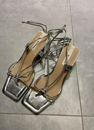 Босоніжки stradivarius