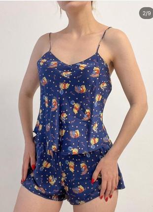 Синяя шелковая пижамка с принтом