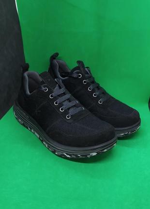 Кроссовки от американского бренда deckers lab оригинал