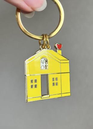 Брелок желтый домик гарри стайлс2 фото