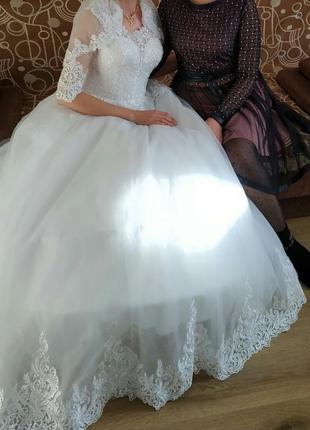 Шикарна весільна сукня1 фото