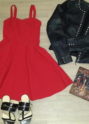 Праздничное красное платье
