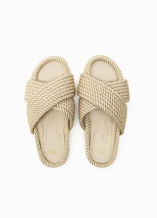 Плетеные шлепанцы zara