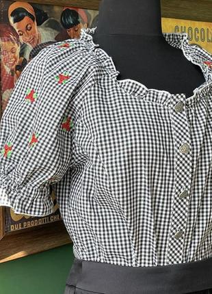 Блуза в клітинку з квітковою вишивкою австрійська у вінтажному стилі