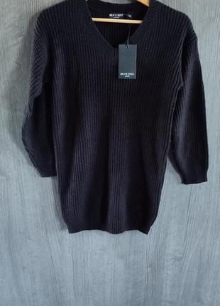 Светр жіночий