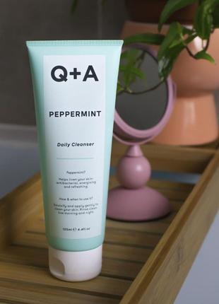 Очищающий успокаивающий гель для лица с перечной мятой - q+a peppermint - daily cleanser - 125ml