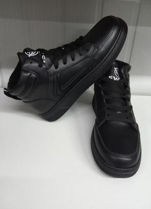 Ботинки кросівки чоловічі чорні демісезонні і-4511 . розміри: 41;42;43;44;45;46.4 фото
